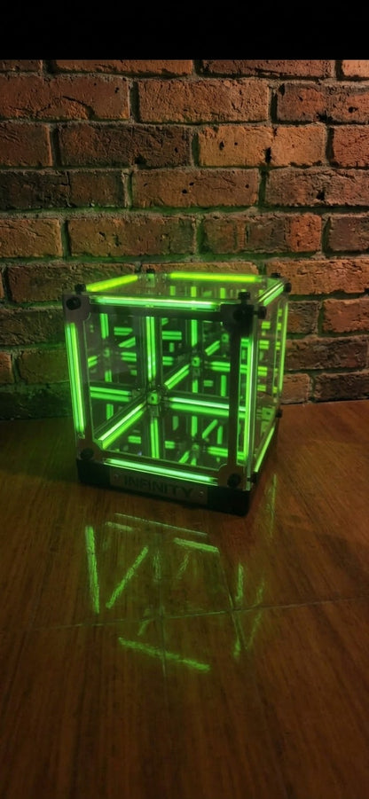 InfinityCube™ — Cubo LED con Efecto Infinito