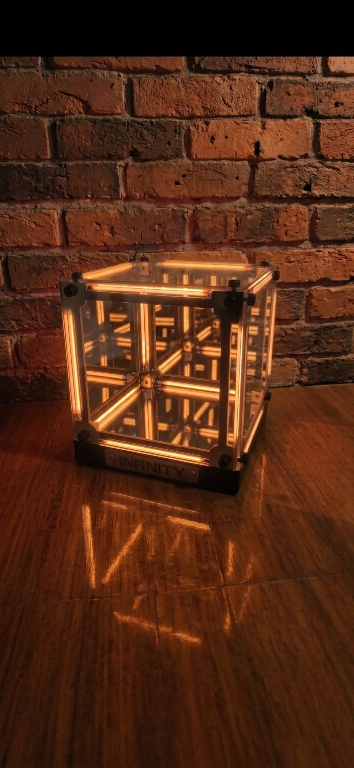 InfinityCube™ — Cubo LED con Efecto Infinito