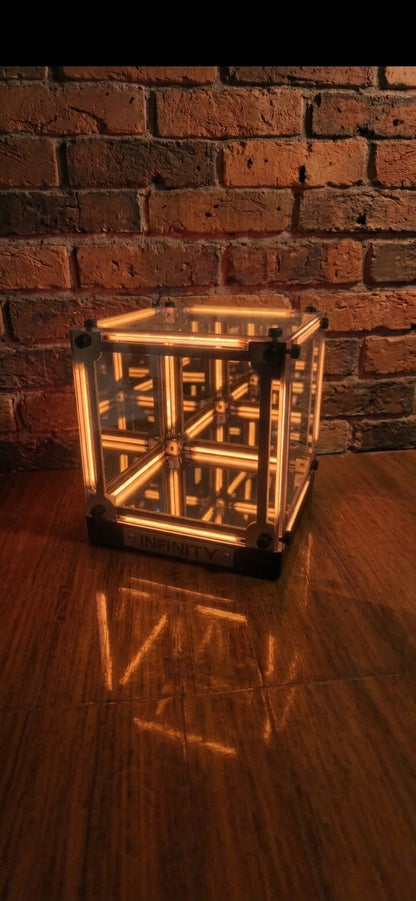 InfinityCube™ — Cubo LED con Efecto Infinito